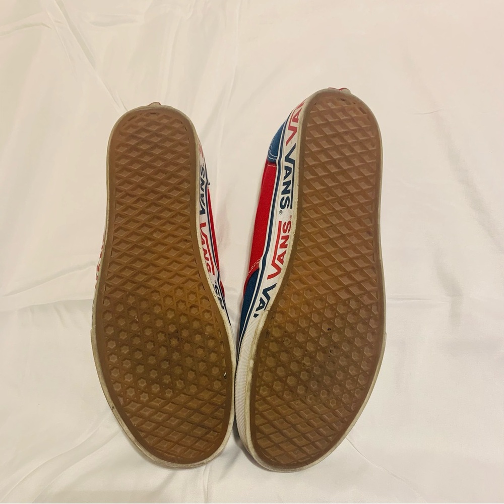 Vans Atwood. Practically brand new. Only worn two times. Price is negotiable. - Picture 6 of 9